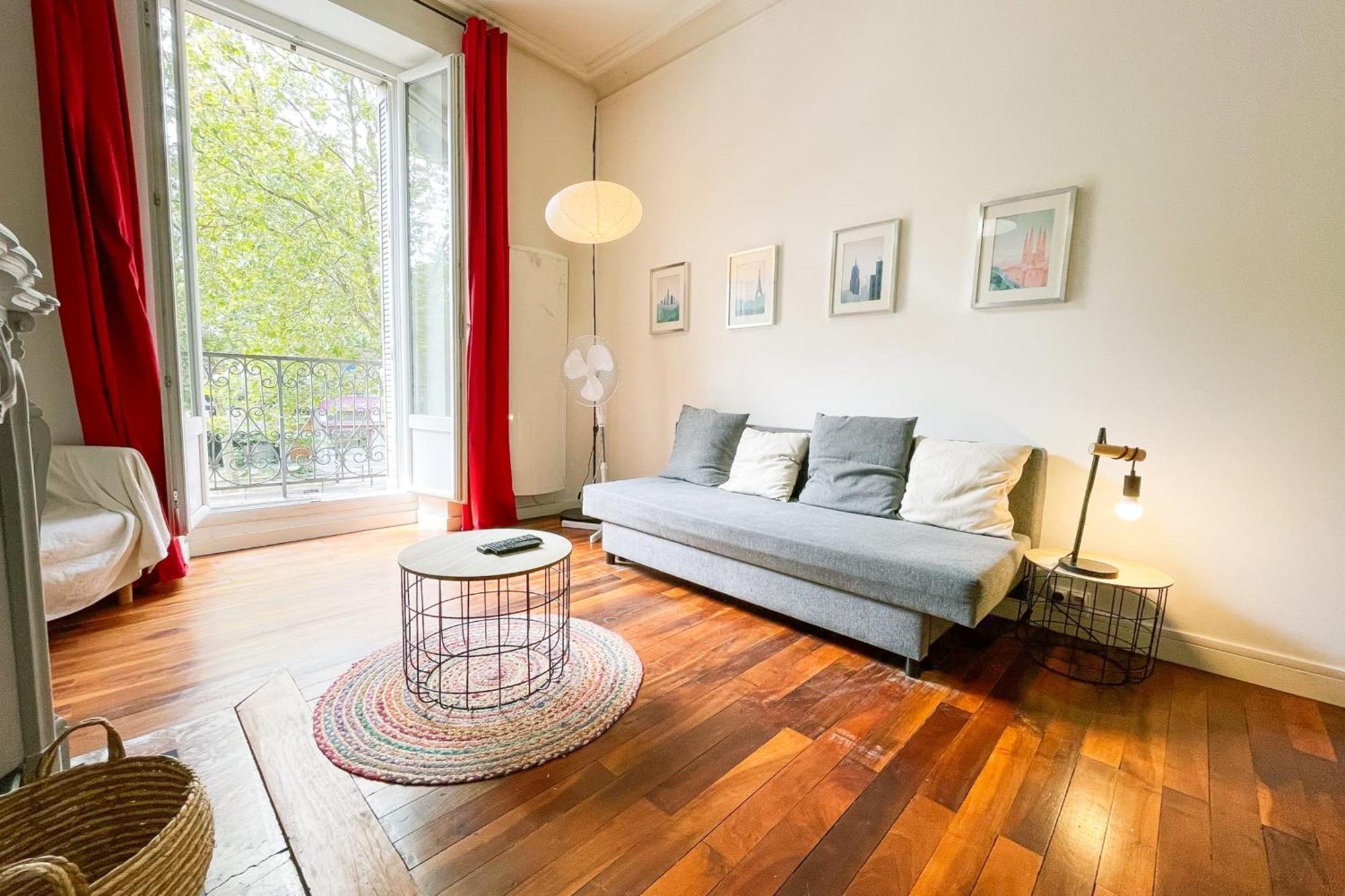 #g3 The Authentic T2 Downtown Balcony Tramway Apartment *