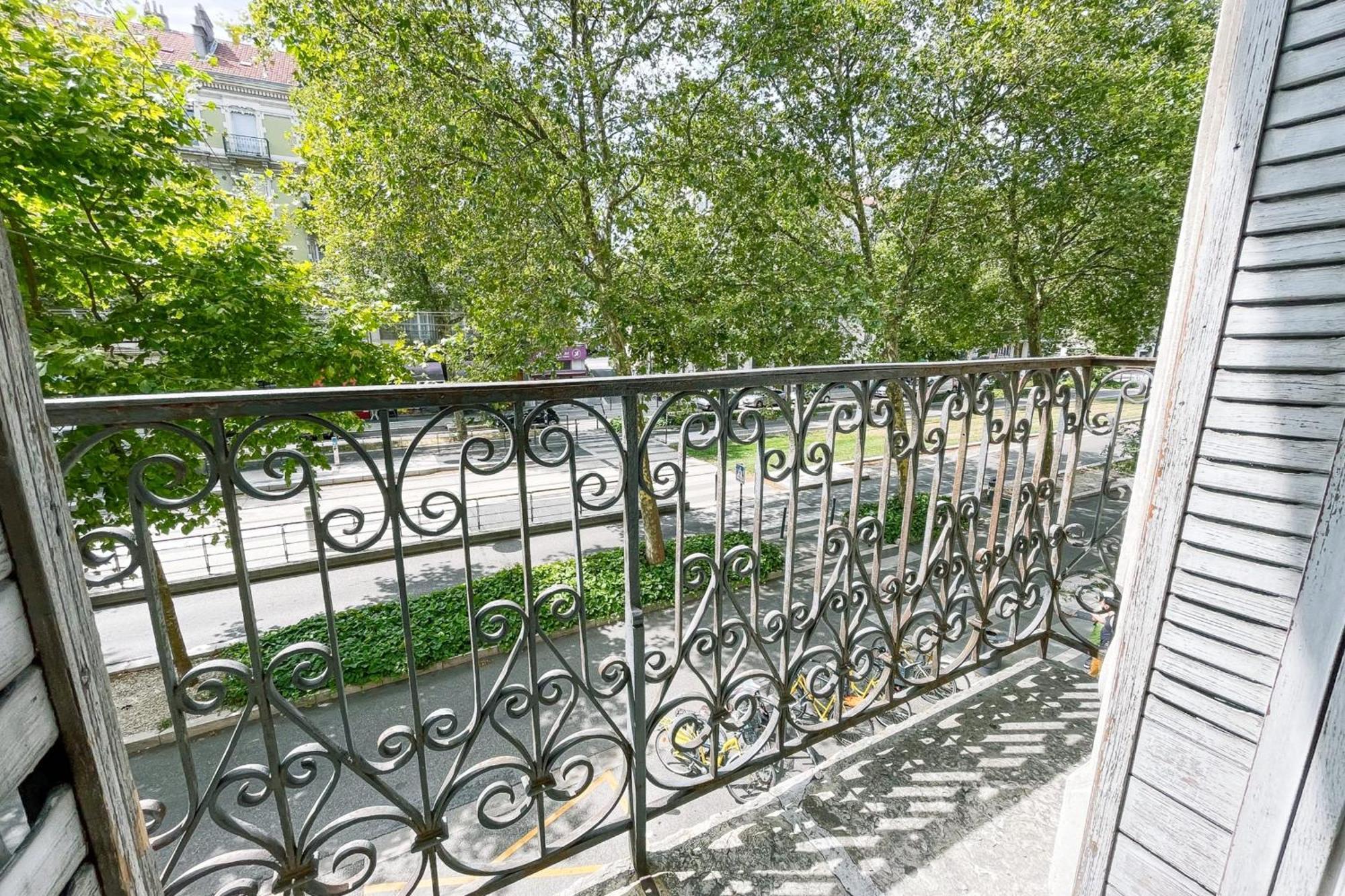 Apartment #g3 The Authentic T2 Downtown Balcony Tramway *
